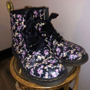 Pastel Vintage Floral💐 Dr. Martens Delaney Boot
